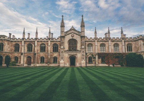 Faculty and Teaching Styles: A Comprehensive Look at Oxford and Cambridge Universities